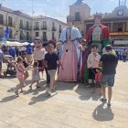 Los gigantes y cabezudos dieron este viernes el pistoletazo de salida oficioso a las fiestas en El Burgo de Osma.