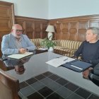 El subdelegado de Gobierno en Soria, Miguel Latorre, y el jefe de la Dependencia del Área Funcional de Industria y Energía, Joaquín de la Fuente León.