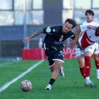 El mal estado del césped de Matapiñonera fue criticado por los dos entrenadores.