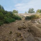 El cauce del río Abión en Soria, seco.