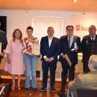 El alcalde, Javier Antón, con los distinguidos.
