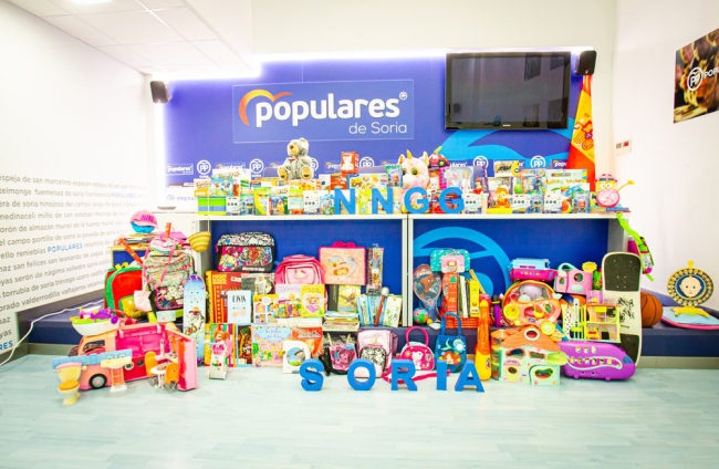 Los juguetes recogidos por NNGG del Partido Popular. MARIO TEJEDOR (4)
