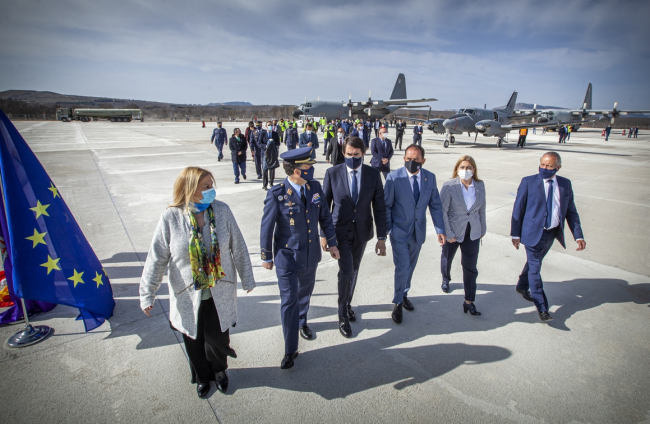 Acto institucional en el aeroparque - Mario Tejedor