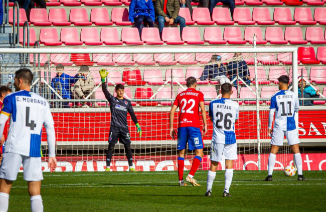 El Numancia necesita poner freno a la sangría de goles de las dos últimas jornadas ante un filial culé en racha. MARIO TEJEDOR