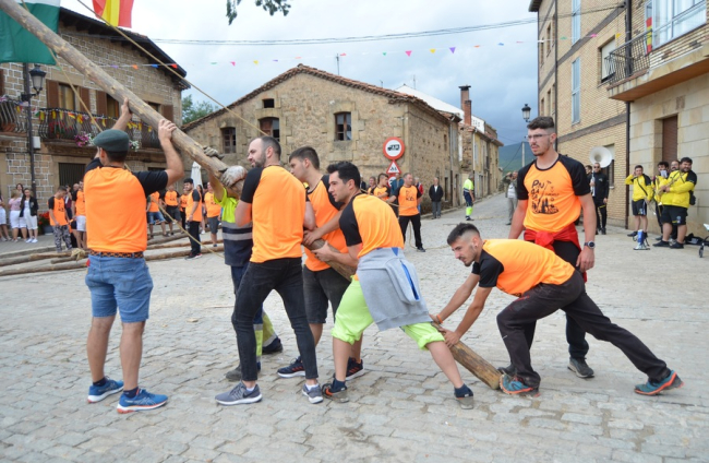 Primer día de fiestas en Duruelo de la Sierra. RAQUEL FERNÁNDEZ