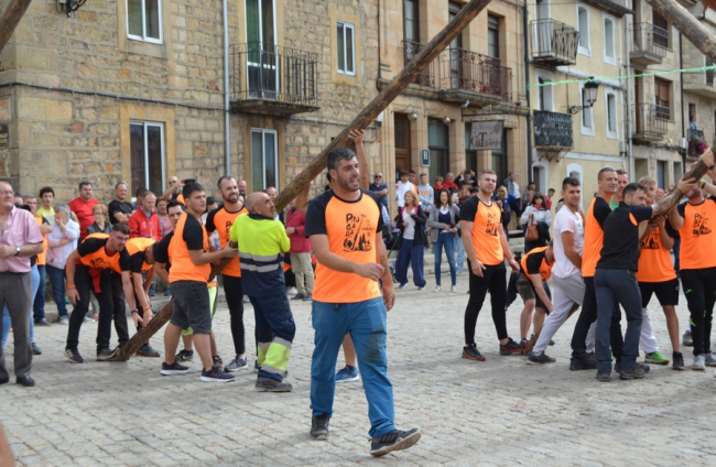 Primer día de fiestas en Duruelo de la Sierra. RAQUEL FERNÁNDEZ
