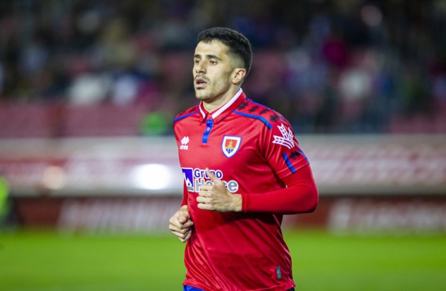 Tamayo jugaba sus primeros minutos con la camiseta del Numancia tras la lesión. MARIO TEJEDOR