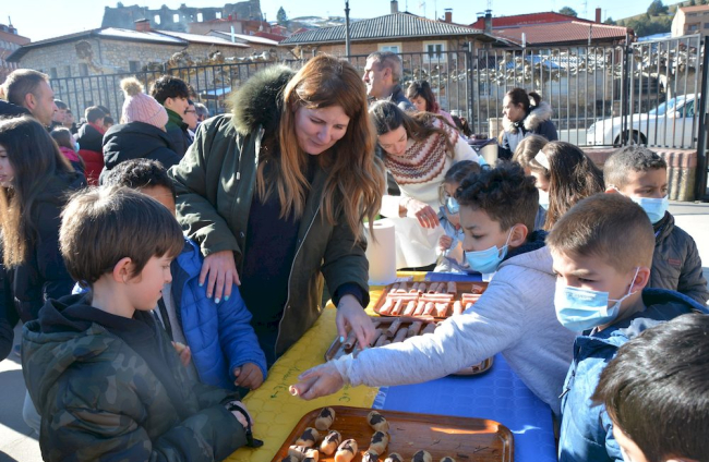 Campaña por la paz en Ucrania en San Leonardo. RAQUEL FERNÁNDEZ (9)