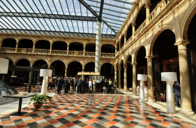 Interior de la antigua Universidad de Santa Catalina de El Burgo de Osma, hoy de uso hostelero. HDS