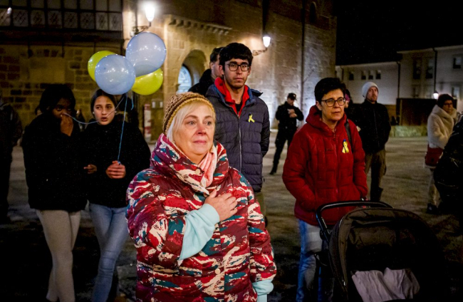 Concentración de apoyo al pueblo ucraniano. MARIO TEJEDOR (26)