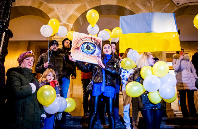 Concentración de apoyo al pueblo ucraniano. MARIO TEJEDOR (27)