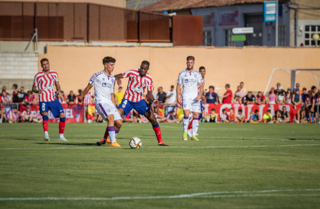 Partido entre el Numancia y el Atlético de Madrid en el Burgo de Osma, Soria.