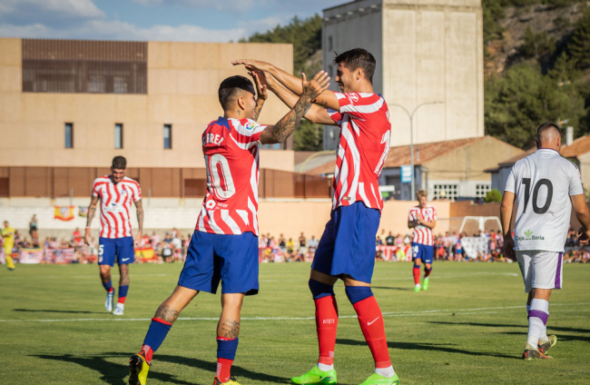 Partido entre el Numancia y el Atlético de Madrid en el Burgo de Osma, Soria.