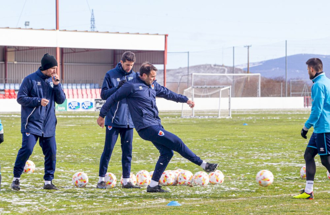 El CD Numancia prepara el choque ante la SD Amorebieta. MARIO TEJEDOR (9)