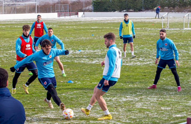 El CD Numancia prepara el choque ante la SD Amorebieta. MARIO TEJEDOR (18)