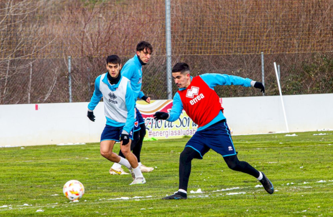 El CD Numancia prepara el choque ante la SD Amorebieta. MARIO TEJEDOR (54)