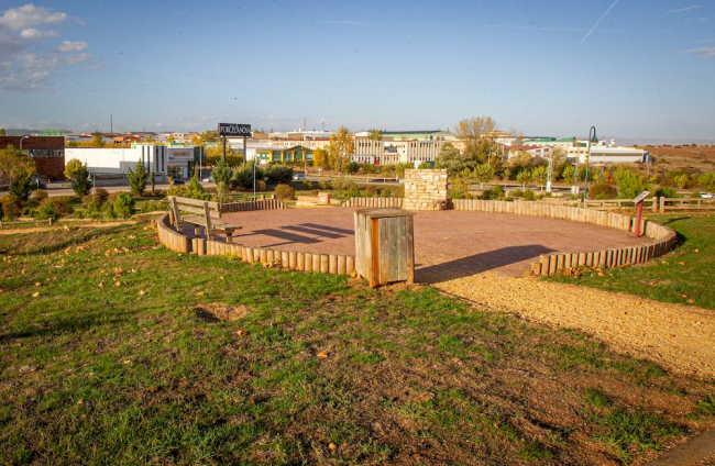 Zona para perros en el Bosque infantil.