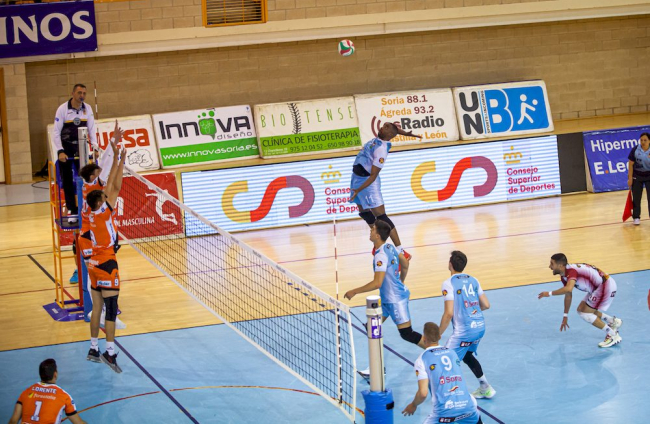 El Río Duero Voley vence a Teruel y se mete a la final. MARIO TEJEDOR (27)
