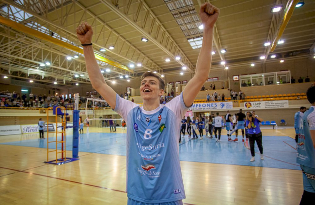 El Río Duero Voley vence a Teruel y se mete a la final. MARIO TEJEDOR (75)