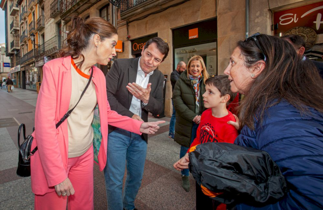 Fernández Mañueco en su visita a Soria. MARIO TEJEDOR (6)