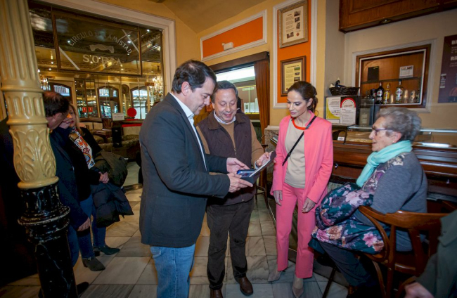 Fernández Mañueco en su visita a Soria. MARIO TEJEDOR (12)