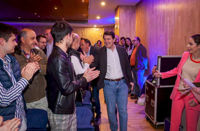 Fernández Mañueco en su visita a Soria. MARIO TEJEDOR (33)