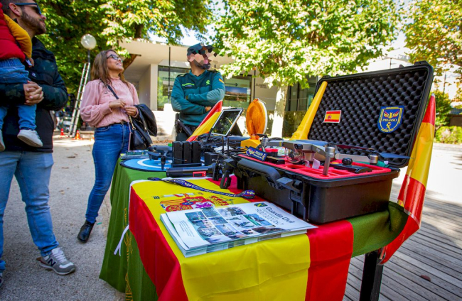 La Guardia Civil exhibe sus dispositivos en la Dehesa. MARIO TEJEDOR (3)