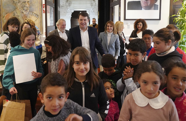 Visita de alumnos del CRA de Monteagudo a Mañueco.-ICAL