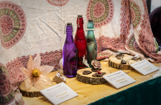 El Mercado de Artesanos está abierto en el mercado municipal hasta el 11 de diciembre. GONZALO MONTESEGURO