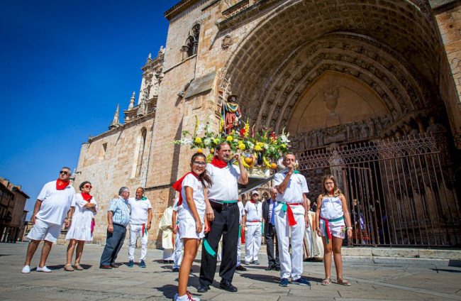 Procesión de San Roque en las fiestas de El Burgo de Osma - MARIO TEJEDOR (3)