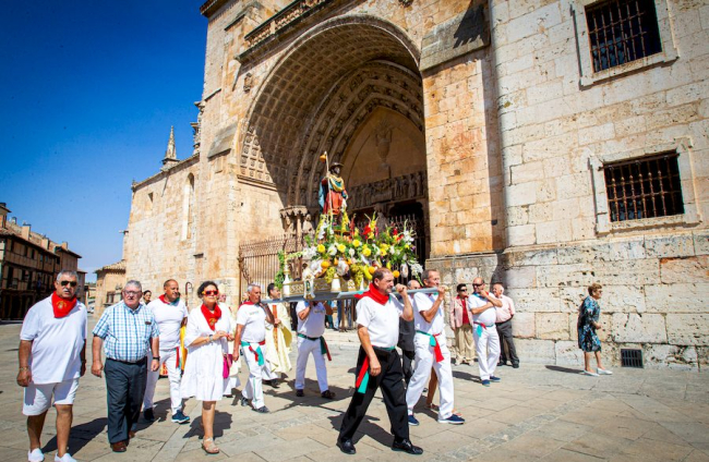 Procesión de San Roque en las fiestas de El Burgo de Osma - MARIO TEJEDOR (6)