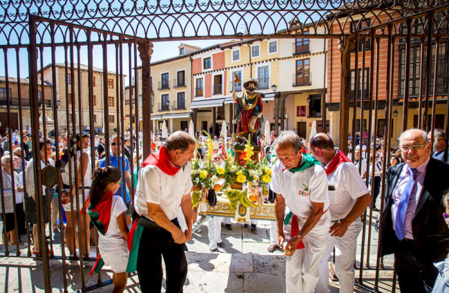 Procesión de San Roque en las fiestas de El Burgo de Osma - MARIO TEJEDOR (51)