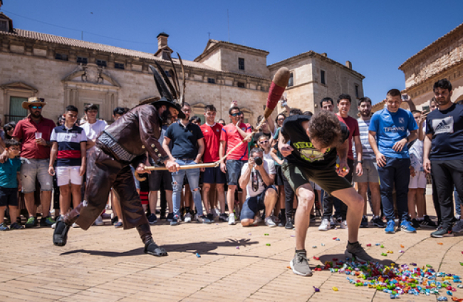 Los zarrones en las fiestas de San Pascual Bailón de Almazán de 2022. GONZALO MONTESEGURO