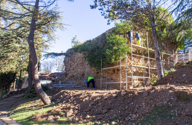 La muralla revela su fuerza en el Castillo. MARIO TEJEDOR (7)