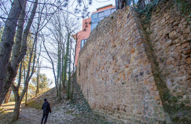 La muralla revela su fuerza en el Castillo. MARIO TEJEDOR (17)