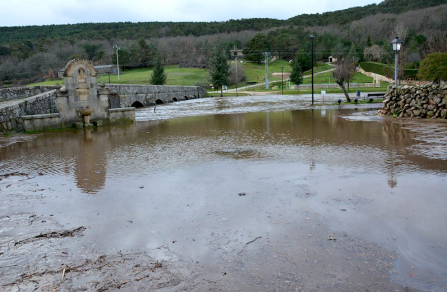 Imágenes provocadas por las lluvias de estos días. RAQUEL FERNÁNDEZ