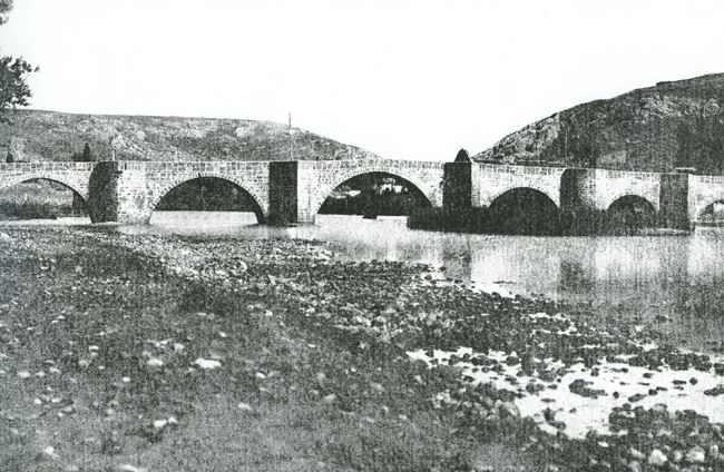 El puente de piedra 1900. FOTÓGRAFO DESCONOCIDO