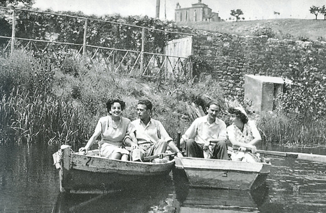 Paseo en barca y terraza del mirador 1958. FOTÓGRAFO DESCONOCIDO