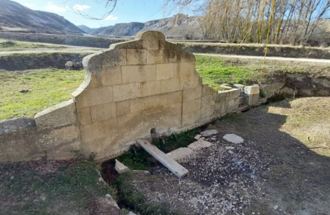 Fuente de los cinco caños en Aguaviva de la Vega.