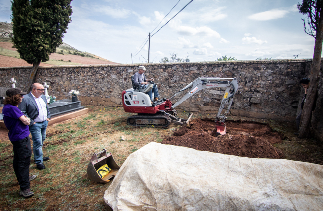 Trabajos de búsqueda de restos de asesinados y enterrados en el cementerio de Las Casas en la Guerra Civil.-GONZALO MONTESEGURO
