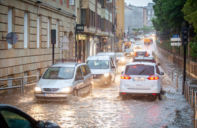 Lluvias intensas en la capital. MARIO TEJEDOR