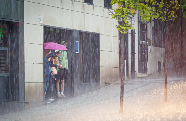 Lluvias intensas en la capital. MARIO TEJEDOR