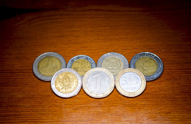 Monedas que puedes confundir con euros. MARIO TEJEDOR
