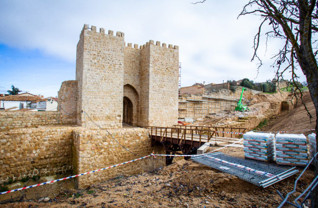 Obras de puesta en valor de la muralla de Almazán. MARIO TEJEDOR (11)