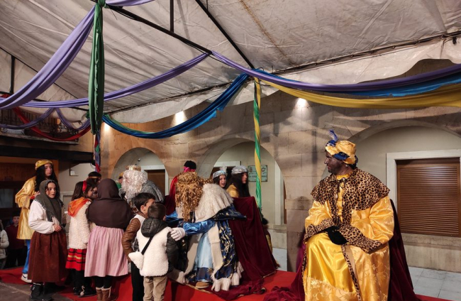 Cabalgata de Reyes Magos en San Esteban de Gormaz. ANA HERNANDO (21)