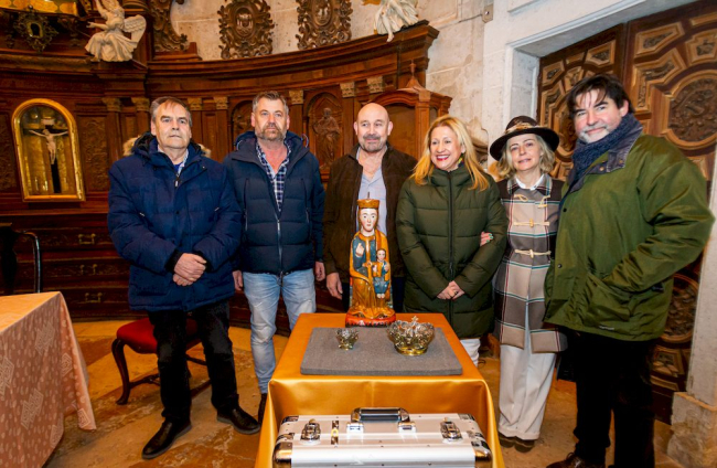 Entrega de las coronas a la Virgen de la Blanca. MARIO TEJEDOR (4)