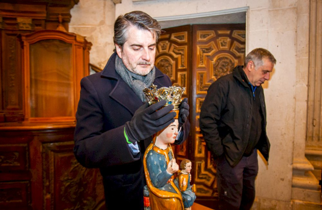 Entrega de las coronas a la Virgen de la Blanca. MARIO TEJEDOR (19)