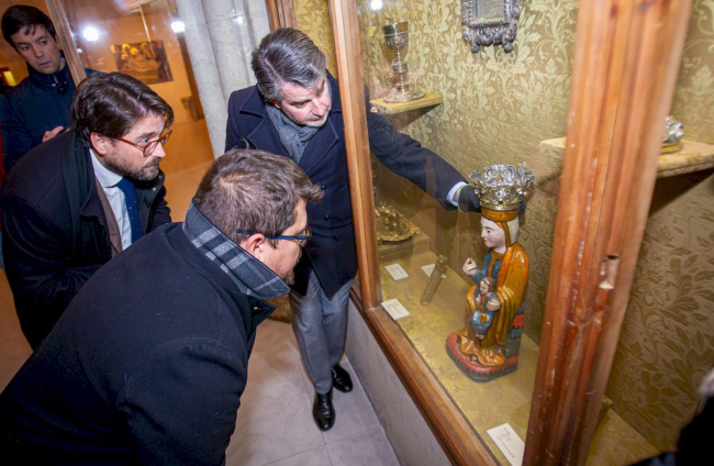 Entrega de las coronas a la Virgen de la Blanca. MARIO TEJEDOR (26)