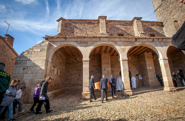 Funeral por Fernando Sánchez Dragó en Castilfrío (Soria). MARIO TEJEDOR