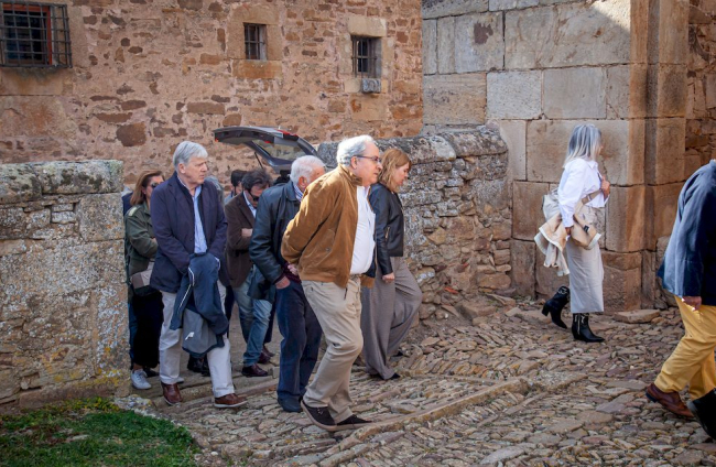 Funeral por Fernando Sánchez Dragó en Castilfrío (Soria). MARIO TEJEDOR